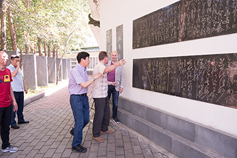 Делегация Современного музея каллиграфии посетила китайский Музей каллиграфии на камне