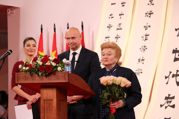 加林娜•库利科娃女士作为嘉宾出席《伟大的中国书法与国画》展览