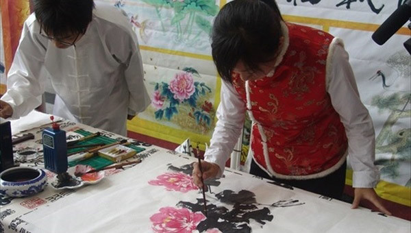 Художница из Поднебесной научит томичей китайской живописи
