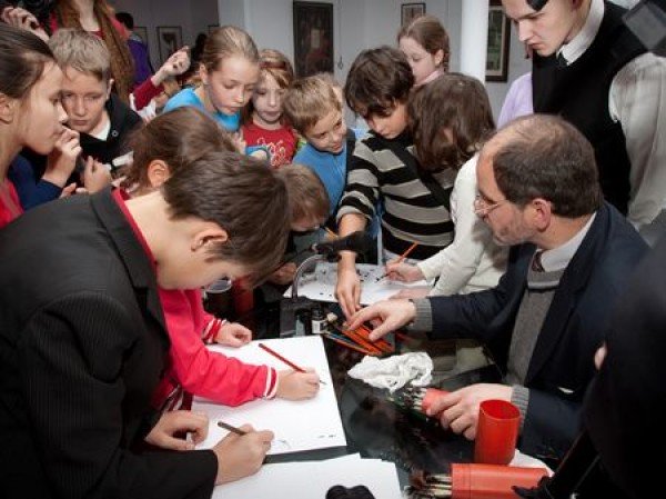 First calligraphy lesson for Moscow schoolchildren and their teachers