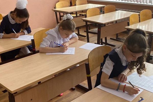 Students from the Khabarovsk Krai competed in a calligraphy contest