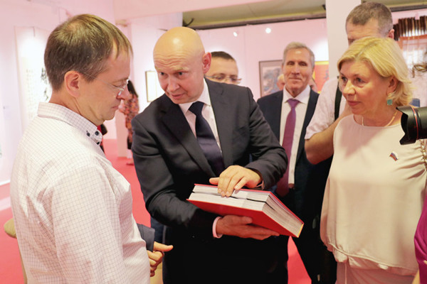 Russia's Minister of Culture reviewed preparations for the Great Chinese Calligraphy and Painting exhibition