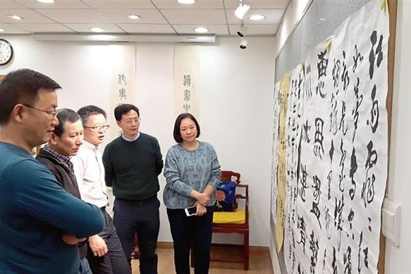 Победители конкурса китайской каллиграфии отправляются в Пекин
