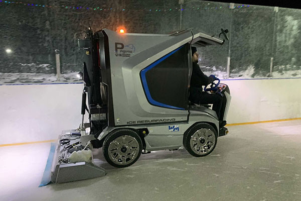 Works on the quality of the ice surface at the skating rink "Our Orekhovo" continue