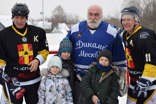 В селе Орехово Спасского района Рязанской области открылась хоккейная площадка