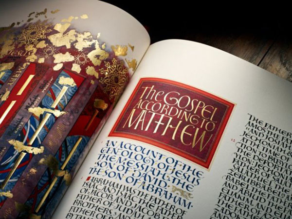 Репродукция Библии представлена в cоборе Святого Иоанна