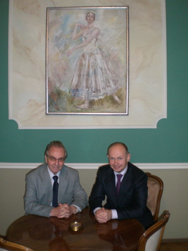 Alexander Bessmertnykh supported the International Exhibition of Calligraphy