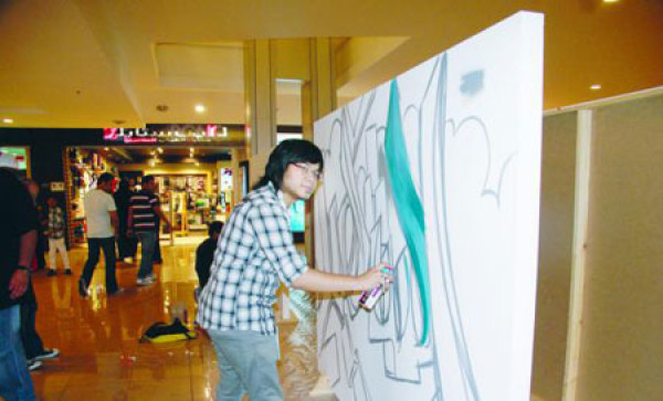 Каллиграфия и граффити приобретают популярность