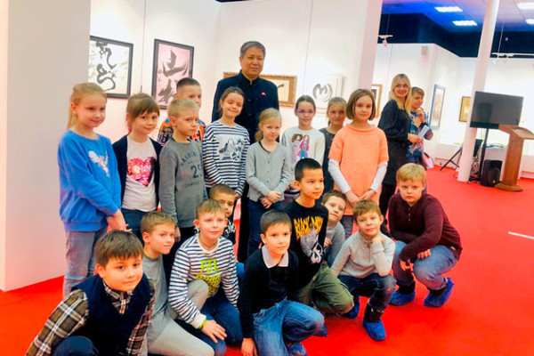 В Музее мировой каллиграфии продолжаются экскурсии для детей и взрослых
