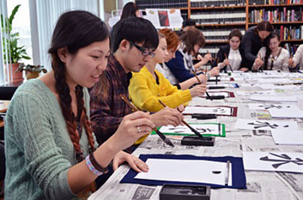 A Master-class On Japanese Calligraphy For The Residents of Sakhalin
