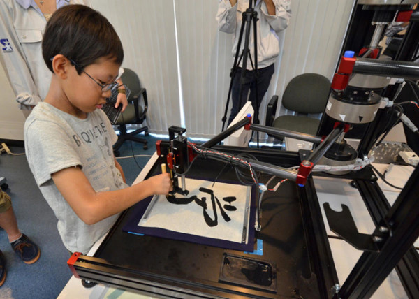 Calligraphy by a Japan robot
