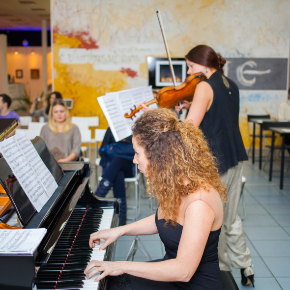 Перо, скрипка и рояль: открылась выставка «Каллиграфия о Москве» 
