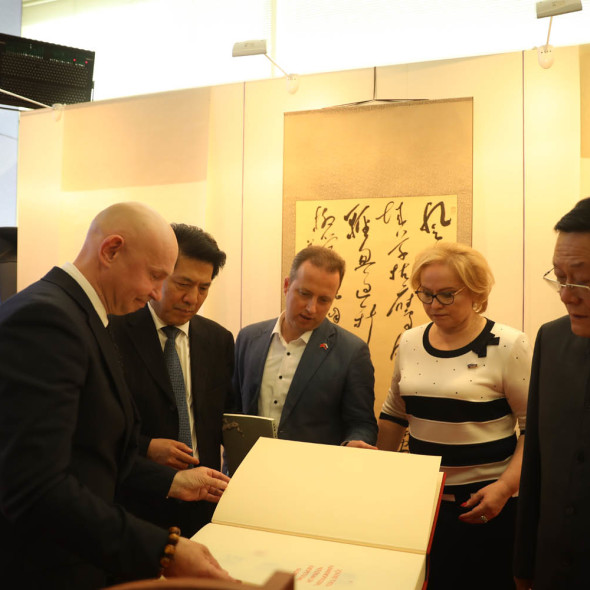  Great Russian and Chinese Calligraphy exhibition opens in State Duma 