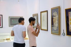 Иностранные болельщики Чемпионата мира по футболу в Современном музее каллиграфии Иностранные болельщики Чемпионата мира по футболу в Современном музее каллиграфии