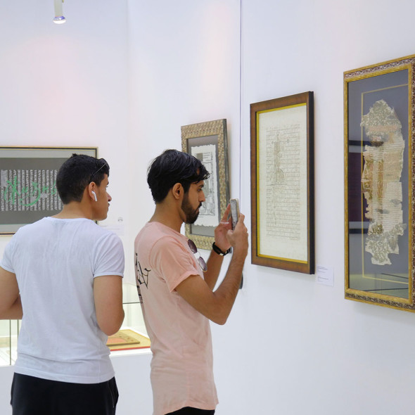 Иностранные болельщики Чемпионата мира по футболу в Современном музее каллиграфии