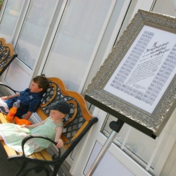 Выставка каллиграфии на дне рождения международного жилого комплекса «Росинка»