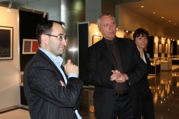 Легендарный режиссёр Питер Гринуэй посетил выставку «Росупак», в рамках которой проходит презентация проекта «Международная выставка каллиграфии»