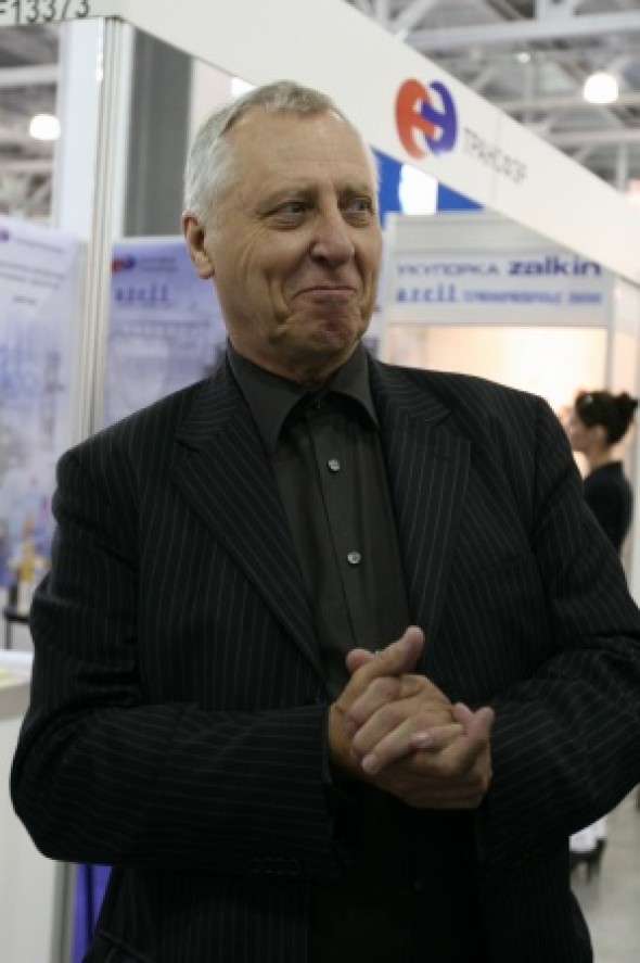 传奇导演彼得·格林纳威来参加国际包装工业博览会，展会期间推介了国际书法展项目