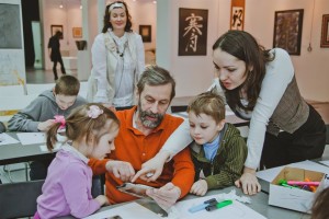 “彩色玻璃马赛克”大师班 “彩色玻璃马赛克”大师班