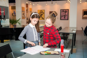 Занятия детской группы в Национальной школе искусства красивого письма Занятия детской группы в Национальной школе искусства красивого письма