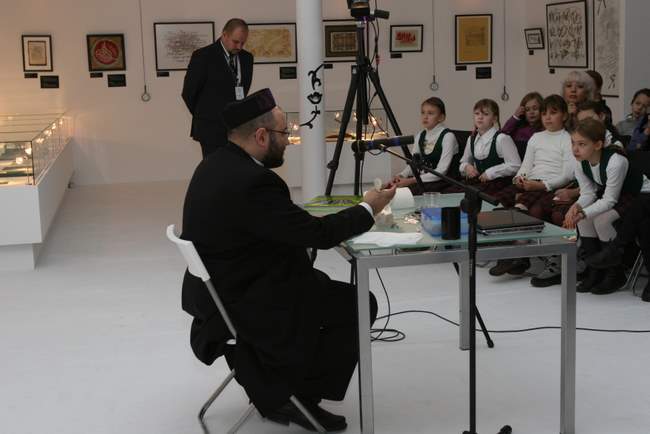 December, 10, 12, 14, 2008. “Kosher calligraphy”. “Truisms”. Master classes by Avraham-Hersh Borshevsky, a Hebrew scribe and an expert on Judaic sacred texts.