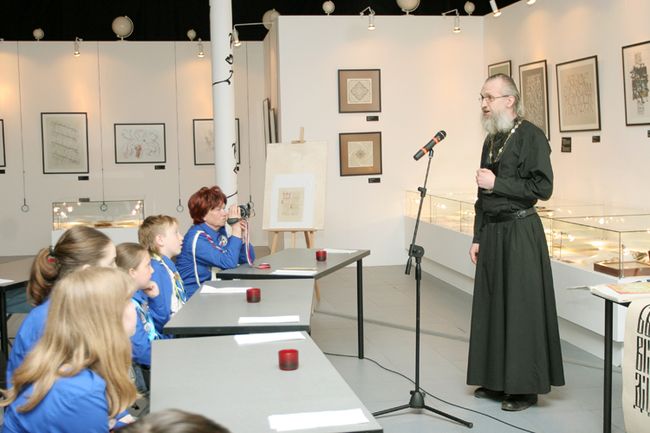 May 23, 2009. “Old Slavonic Writing. Ornate Lettering”. Workshop by Yuri Koverdyayev, a Moscow graphic artist, and Tatyana Petrenko, a calligraphy teacher from Saint-Petersburg