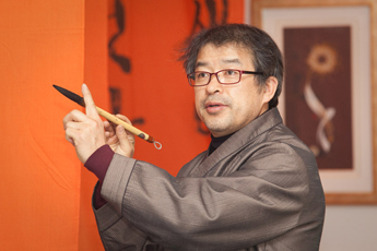 A calligraphy master from Korea has his exhibition opening at the Contemporary Museum of Calligraphy