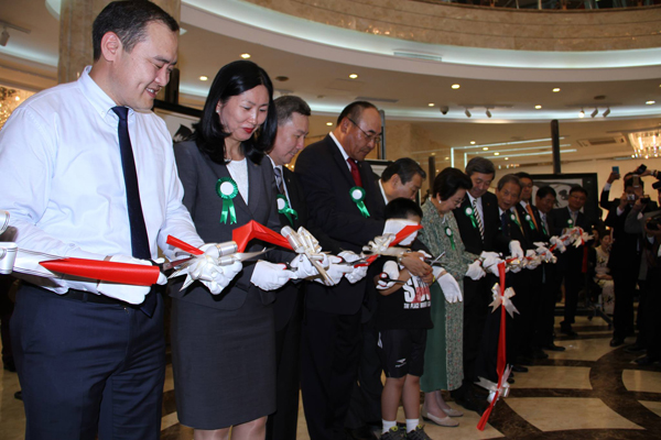 На открытии выставки японско-монгольской  каллиграфии присутствовали члены парламента