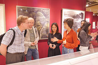 现代书法馆代表团参观中国首都的艺术画廊与艺术拍卖会