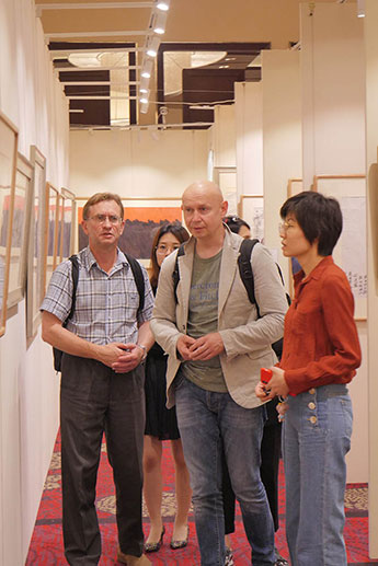 Команда музея посетила художественную галерею и арт-аукцион в столице Китая