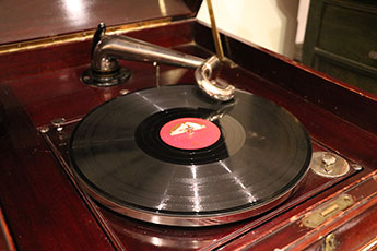 Visiting the Museum of Gramophones and Phonographs
