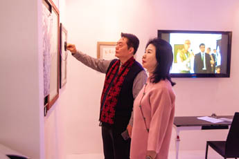 中国客人到访现代书法博物馆