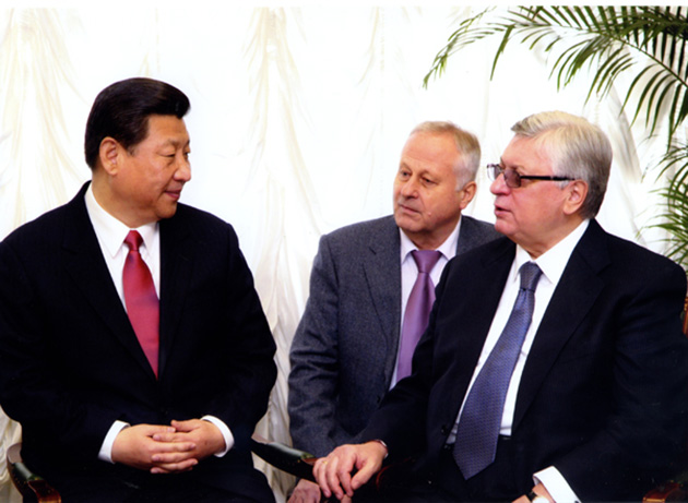 Xi Jinping talks to Anatoly Torkunov, Alexey Alexakhin translates.