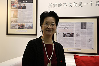 Chinese artist Wang Xiuling visits the Contemporary Museum of Calligraphy
