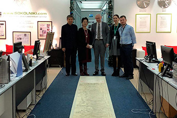 Chinese artist Wang Xiuling visits the Contemporary Museum of Calligraphy