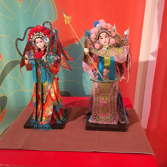 Tea, music, poems and wine – an exhibition “Aesthetics of oriental life”