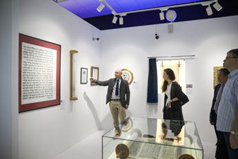 Alexey Shaburov, President of Sokolniki Exhibition and Convention Centre, and Director of the Contemporary Museum of Calligraphy, meets with calligrapher Kong Lingmin and Ms. Xuan Hon Lian