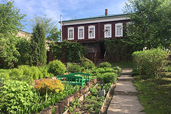 Expedition visits Manufacturer Dumnov's Museum Estate