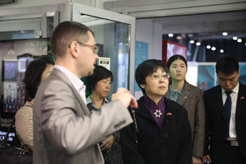 上海代表团参观现代书法博物馆