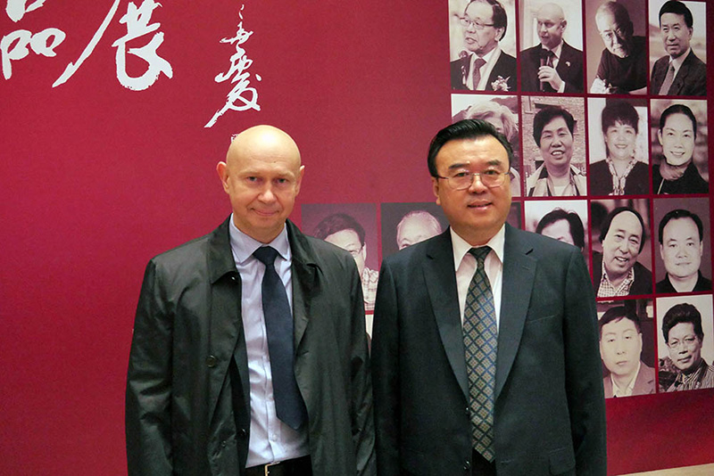 Director of the Contemporary Museum of Calligraphy, and Chairman of the Chinese National Association of Calligraphers “Sharp-pointed Nibs,” Mr. Zhang Huaqing