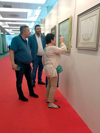 В Государственной Думе РФ продолжается выставка «Великой и русской каллиграфии»