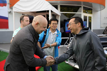 Alexey Shaburov, Director of the Contemporary Museum of Calligraphy, and Mr. Chen Lu Jun, President of Uzhou publishing house
