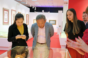 山东省企业家协会驻莫斯科总代表赵卫星先生参观现代书法博物馆