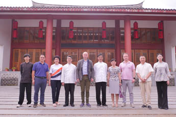 10 июля 2019 года команда Современного музея каллиграфии побывала в уникальном месте – на фабрике по производству китайского народного инструмента гуцинь