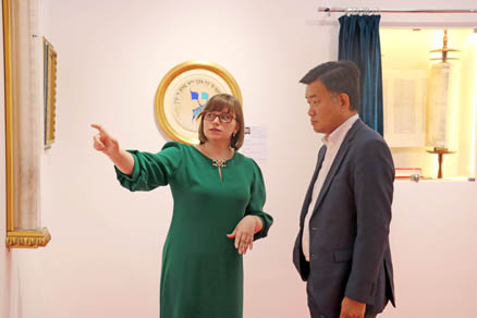 Глава московского офиса «Хайнаньских авиалиний» господин Чжан Те посетил Современный музей каллиграфии