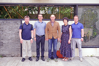 Команда Современного музея каллиграфии посетила фабрику по производству кистей в КНР