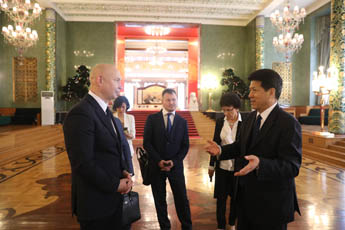 Директор Современного музея каллиграфии Алексей Шабуров провел встречу с послом КНР в РФ Ли Хуэем