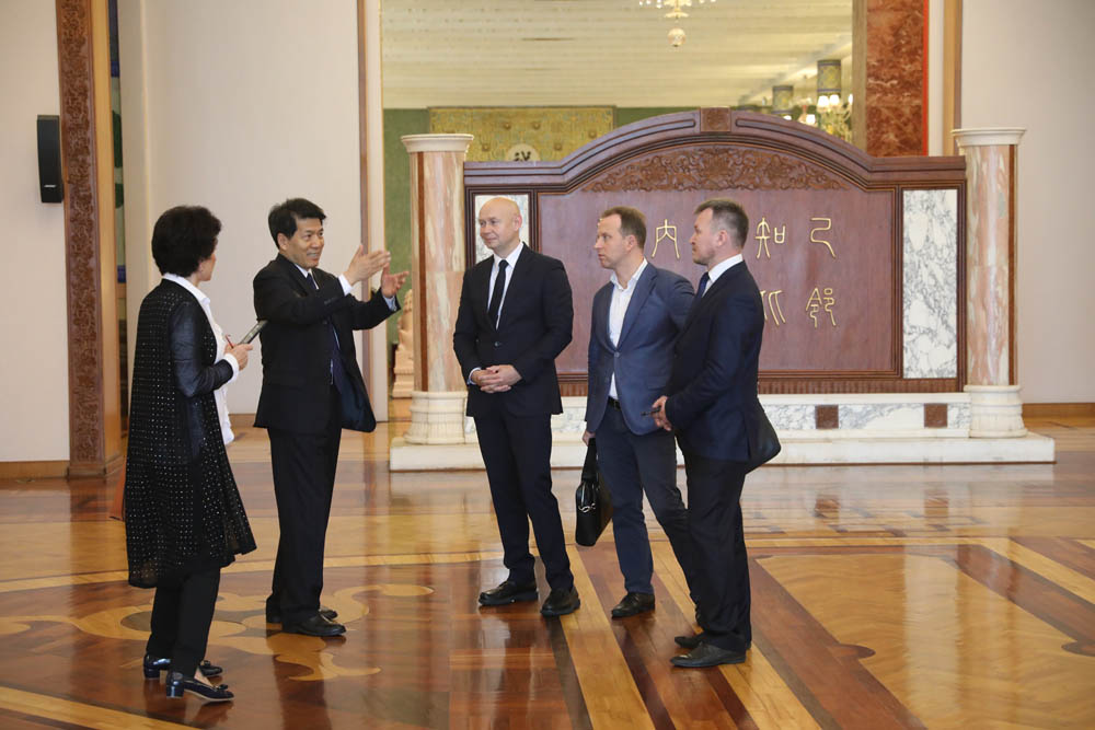 Alexey Shaburov and the team of Contemporary museum of calligraphy at the embassy of People's Republic of China in the Russian Federation