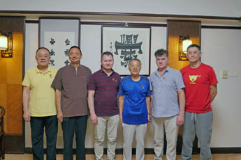 Museum representative met with renowned calligraphers in Beijing
