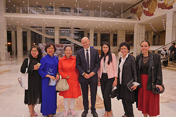 Директор Современного музея каллиграфии побывал на премьере китайского балета «Встреча с Великой рекой»